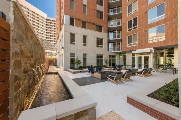Wonderful 2BR Condo at Crystal City