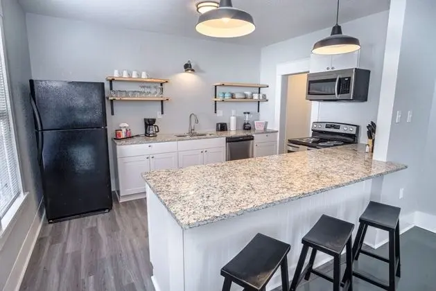 Wonderful 3 BR 2 BA Near Downtown - Mutfak