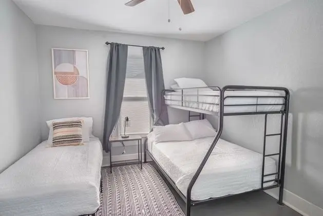 Wonderful 3 BR 2 BA Near Downtown - Oda