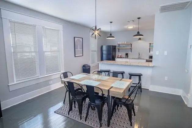 Wonderful 3 BR 2 BA Near Downtown - Yerinde Yemek