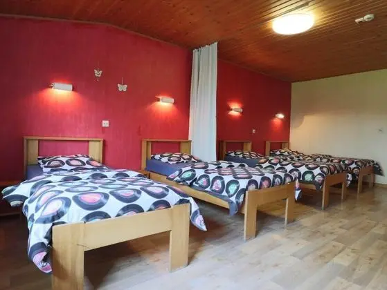 Wonderful Holiday Home in Montleban With Sauna - Oda