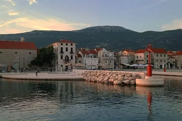 Wonderful Holiday House in Kastel Stafilic