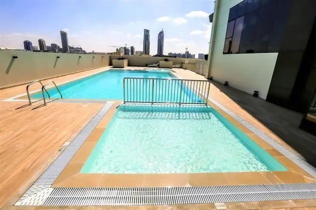 Wonderful Living in Park View JVC Dubai - Havuz