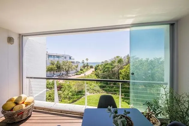 Wonderful Secure Apartment Walking Distance to Waterfront African Anchor - Oda