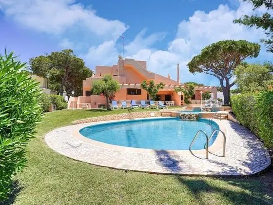 Wonderful Villa in Vilamoura With Barbecue and Private Swimming Pool