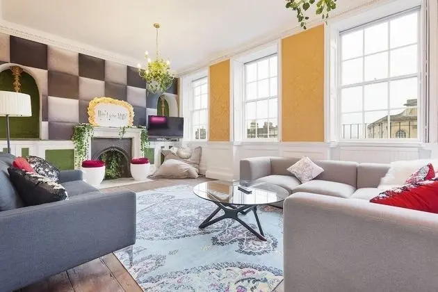 The Wonderland Townhouse - Amazing Alice in Wonderland 8BDR Home