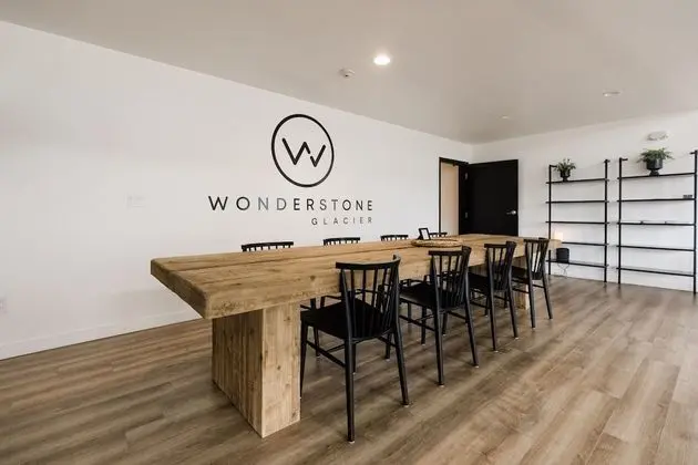 Wonderstone at Glacier - Lobi