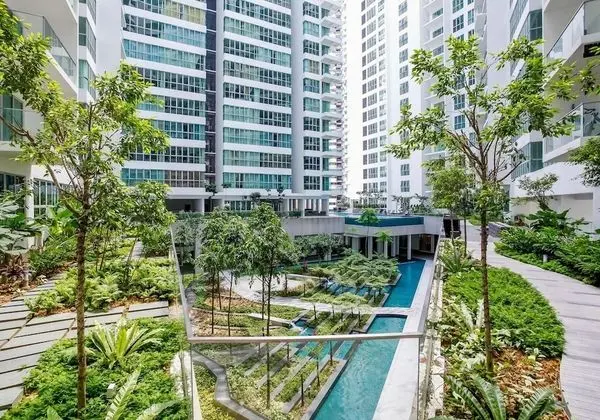 Wong's Homestay at Regalia Residence
