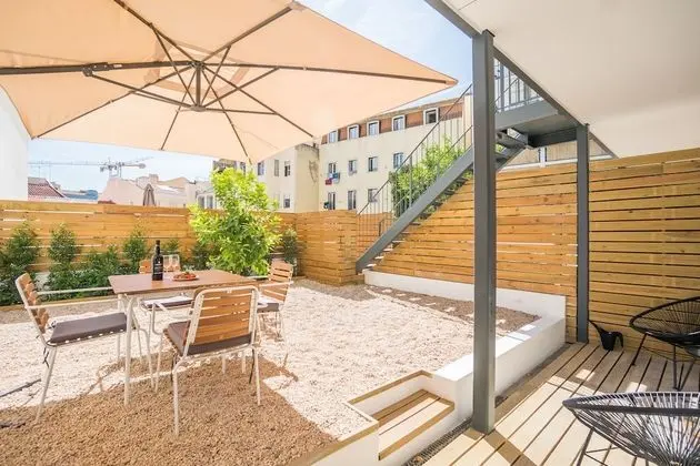 Wood Wall & Garden Apartment