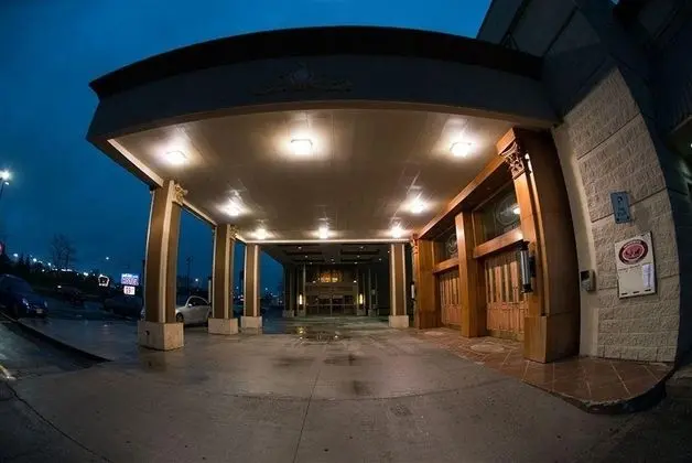 Woodbine Hotel and Suites