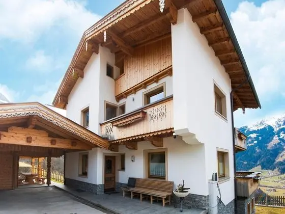Wooden Chalet in Zell am Ziller With Terrace and Views - Dış Mekan