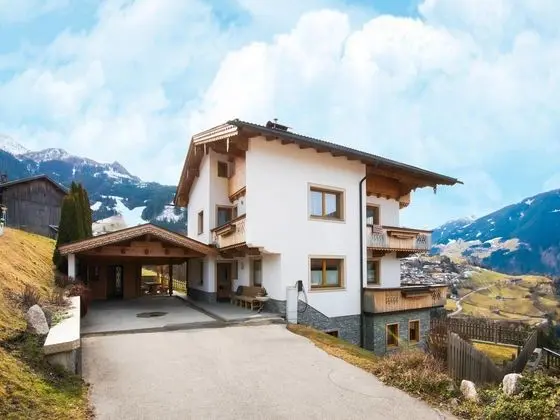 Wooden Chalet in Zell am Ziller With Terrace and Views - Öne Çıkan Resim