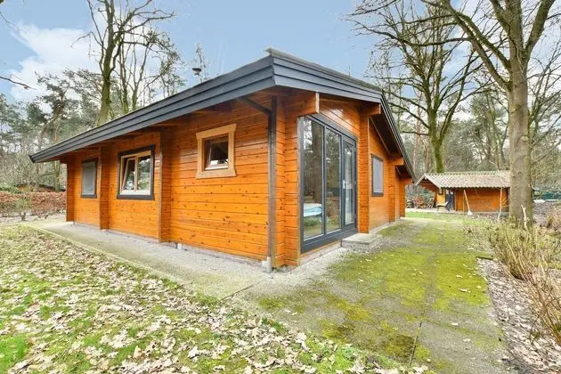 Wooden Holiday Home in Meijel With Private Garden - Dış Mekan