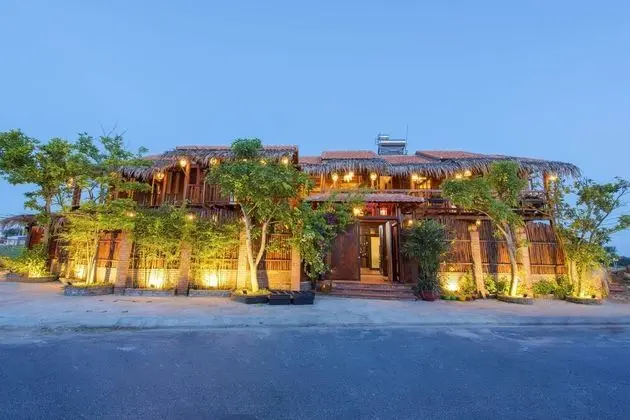 Wooden Lodge Homestay