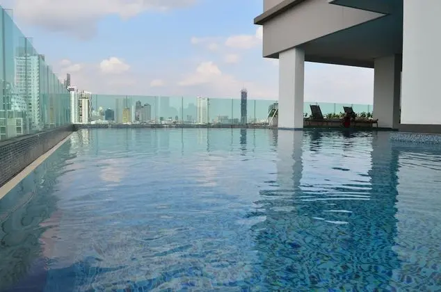 Wooden Suites (The Rich @Sathorn-Taksin) - Havuz