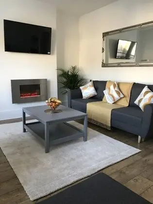 Woodgrange 2 bedroom apartment - İç Mekan