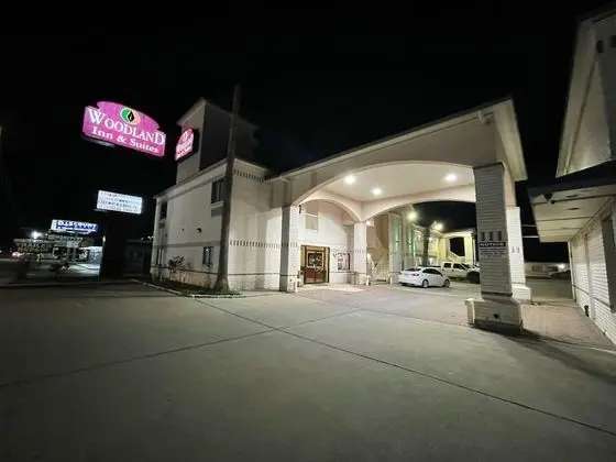 Woodland Inn & Suites