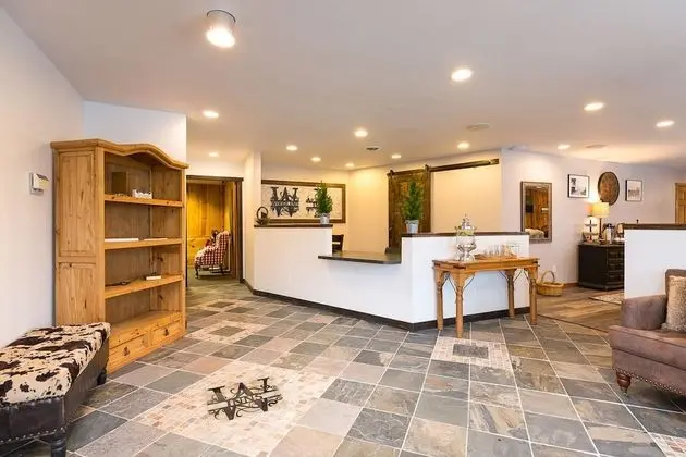 Woodland Inns - Lobi