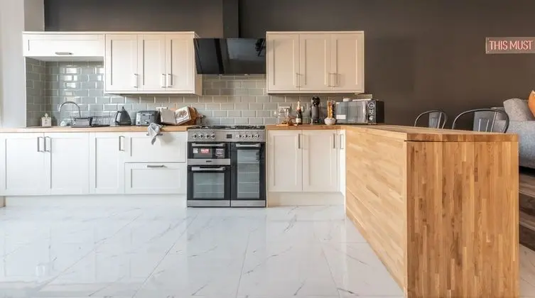 Woodland View Newport - 4 bedroom home - Mutfak
