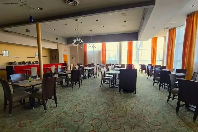 The Woodlands Plaza Toledo Hotel - Yerinde Yemek
