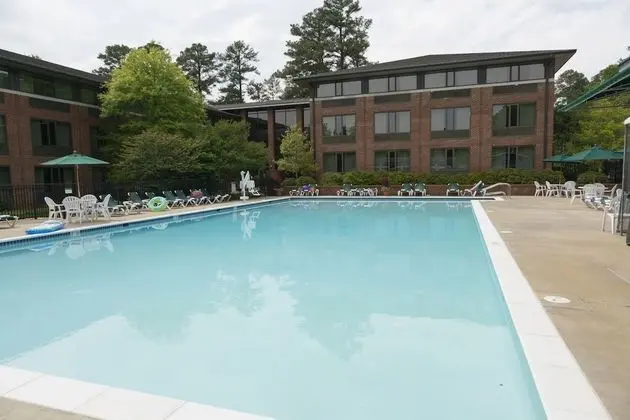 Woodlands Hotel & Suites - A Colonial Williamsburg Hotel - Havuz