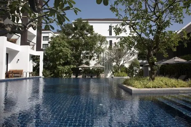 Woodlands Suites Serviced Residences - Havuz