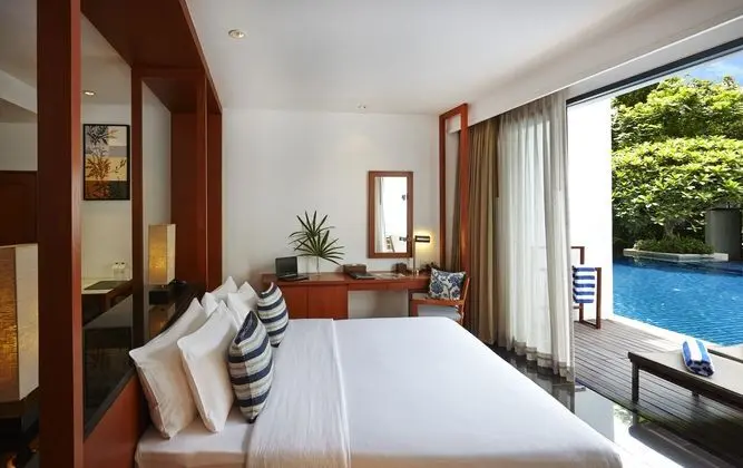 Woodlands Suites Serviced Residences - Havuz