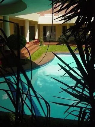 Woodmead Guest Lodge - Havuz