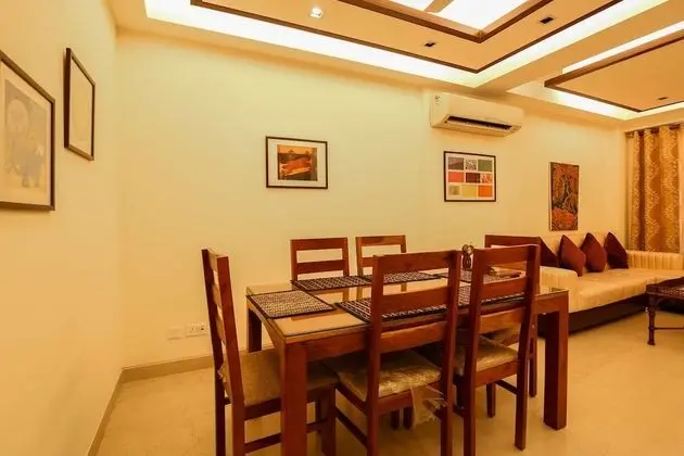 Woodpecker Service Apartments Green Park - Yerinde Yemek