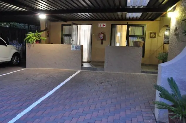 Woodpecker's Inn - Dış Mekan