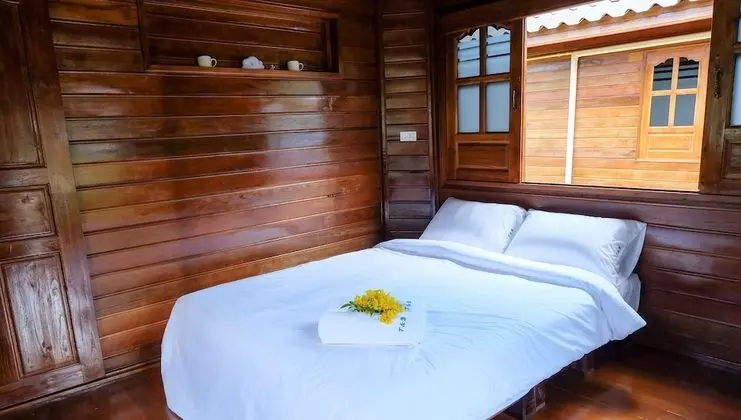Woodpoint T&B House