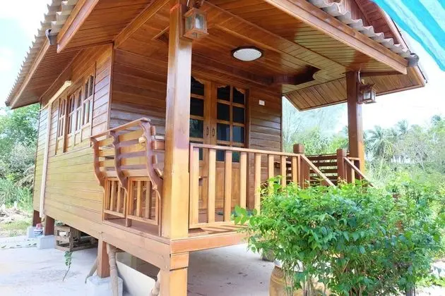 Woodpoint T&B House