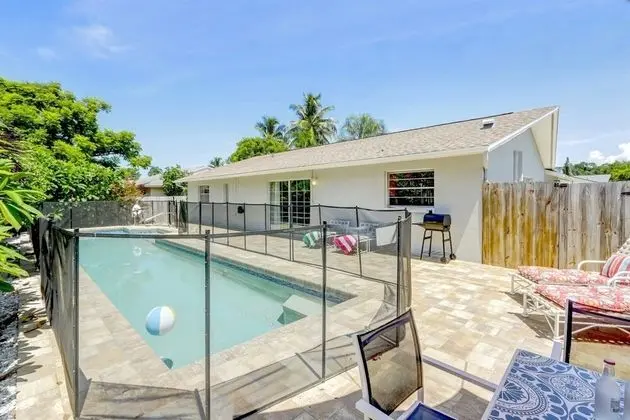 Woodridge - Private & Sanitized, Perfect for Social Distancing & Working From Home. Private Pool, Pet Friendly. Discounted During Pandemic. Super-host Support