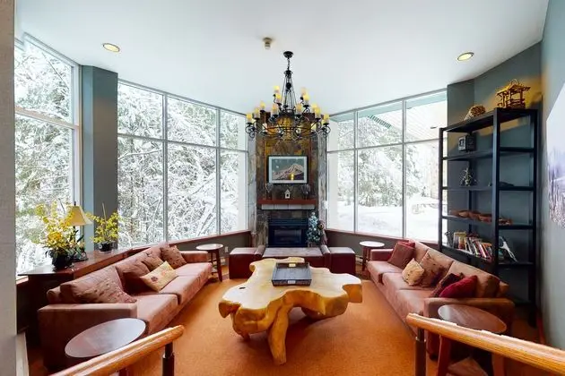 Woodrun Lodge by Whistler Premier - Lobi