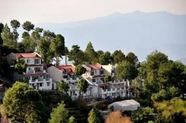 Woodsvilla Resort