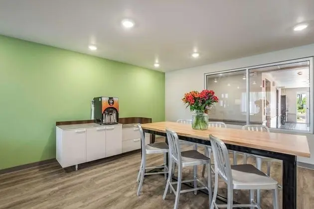 WoodSpring Suites Chicago Midway - Yerinde Yemek