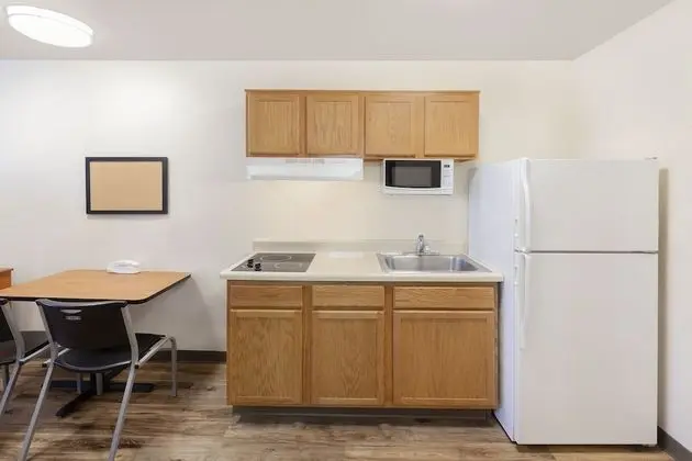 WoodSpring Suites Des Moines Pleasant Hill - Mutfak