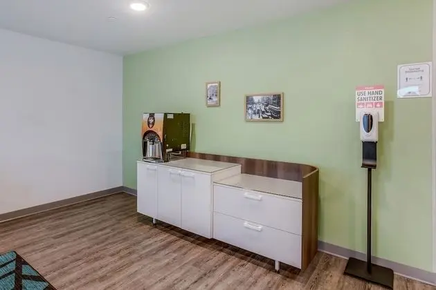 WoodSpring Suites Detroit Farmington Hills - Yerinde Yemek