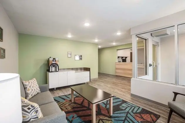 WoodSpring Suites Detroit Madison Heights - Lobi