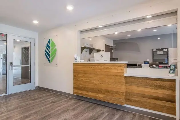 WoodSpring Suites Doral Miami Airport - Lobi