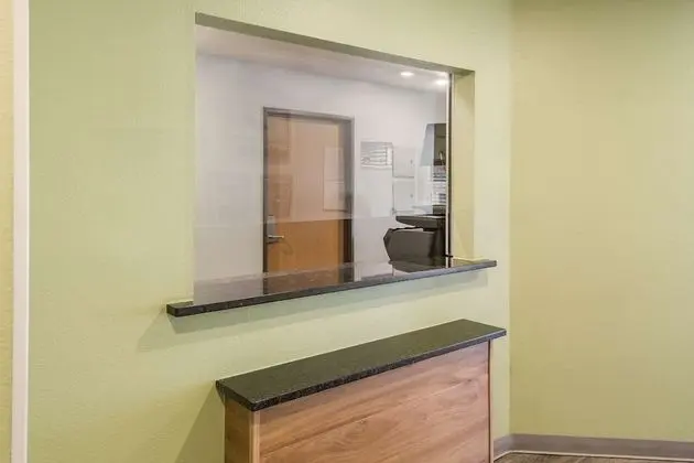 WoodSpring Suites Houston La Porte - Lobi