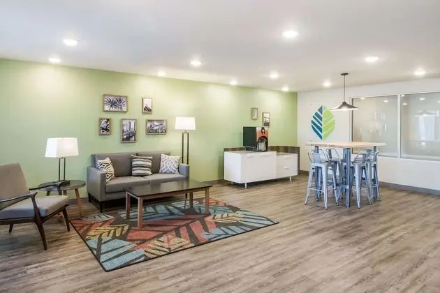 WoodSpring Suites Jacksonville Campfield Commons - Yerinde Yemek