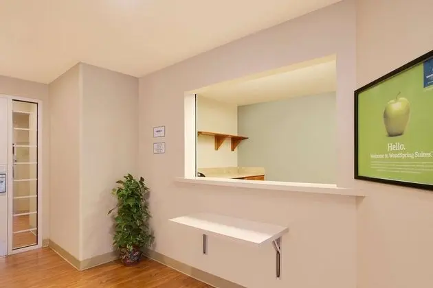 WoodSpring Suites Louisville Southeast - Lobi