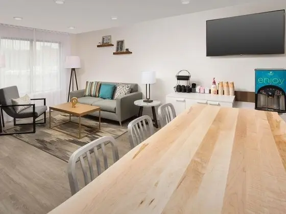 WoodSpring Suites Seattle Everett - Yerinde Yemek