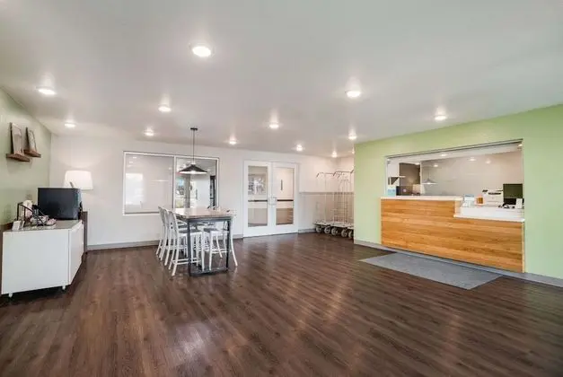 WoodSpring Suites Sulphur - Lake Charles - Lobi