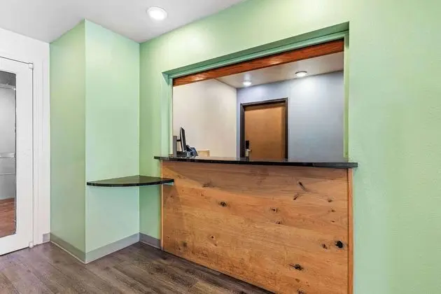 WoodSpring Suites Tulsa - Lobi