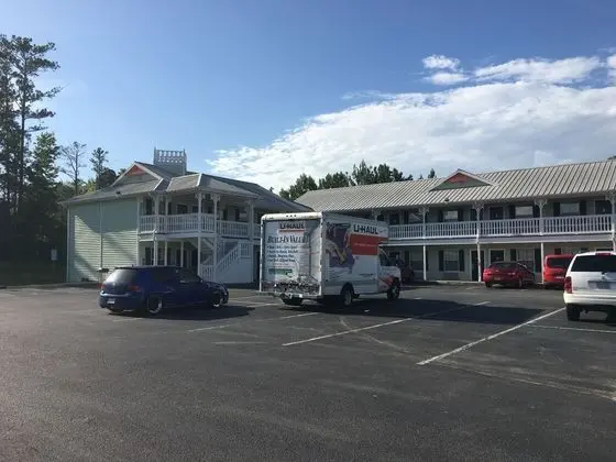 Woodstream Inn