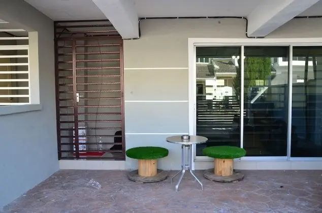 The Woodz Homestay - 2 Storey House - Dış Mekan