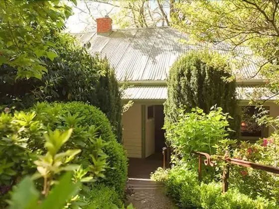 Woolrich Historic Garden Cottage
