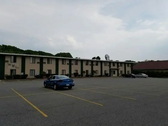 Woonsocket Motor Inn - Otopark